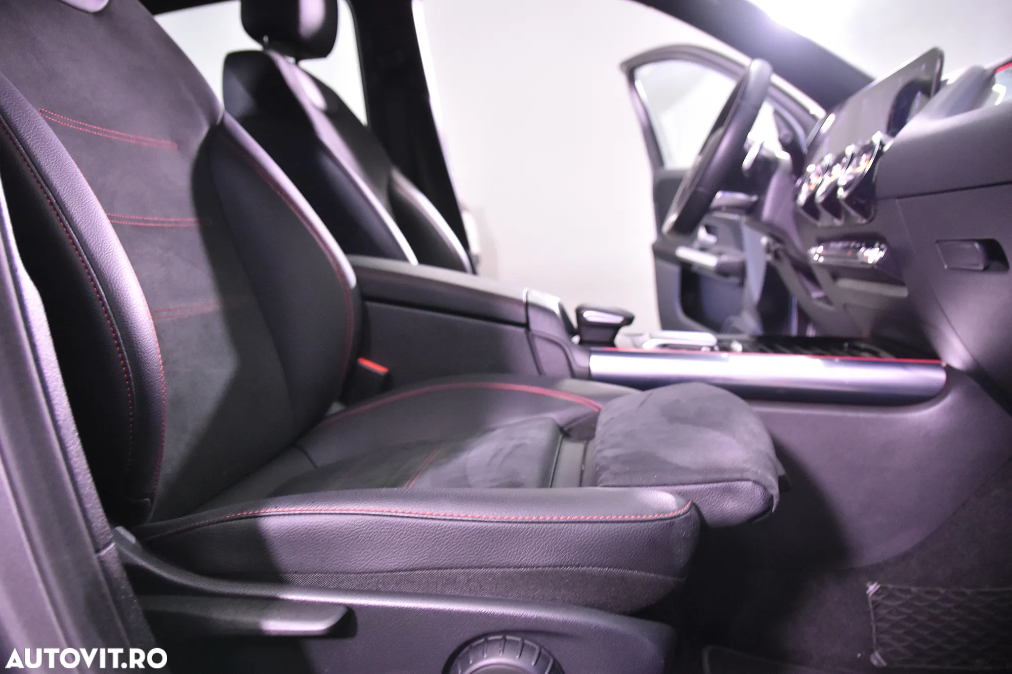 Mercedes-Benz GLA 220 d Aut. - 12