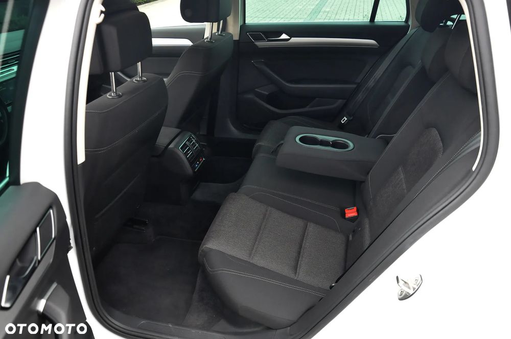 Volkswagen Passat - 35