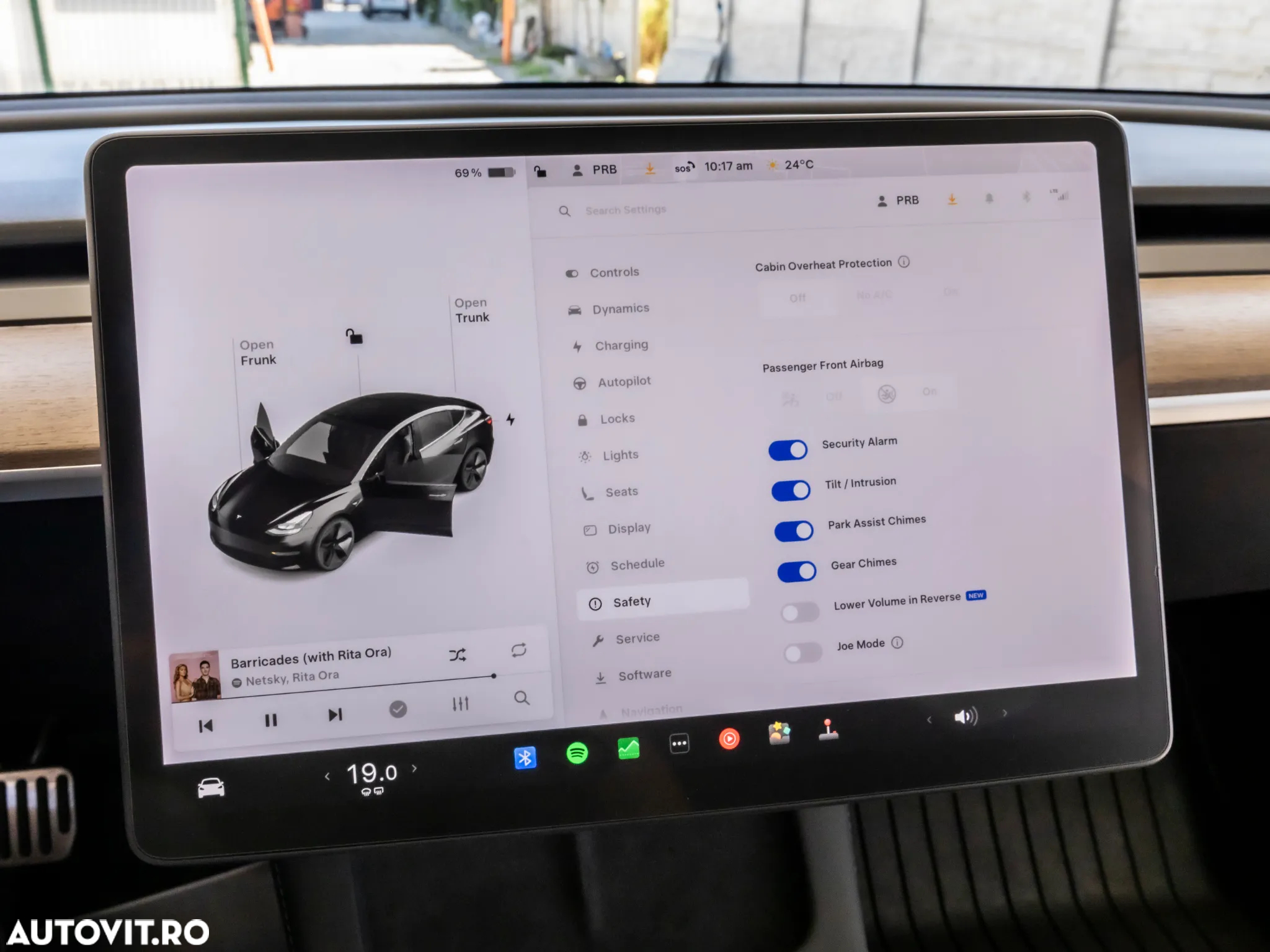 Tesla Model 3 Long Range - 32