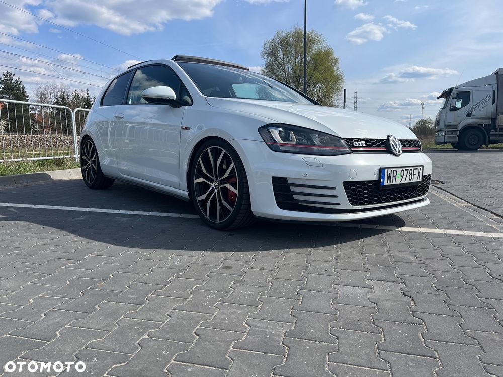 Volkswagen Golf - 2