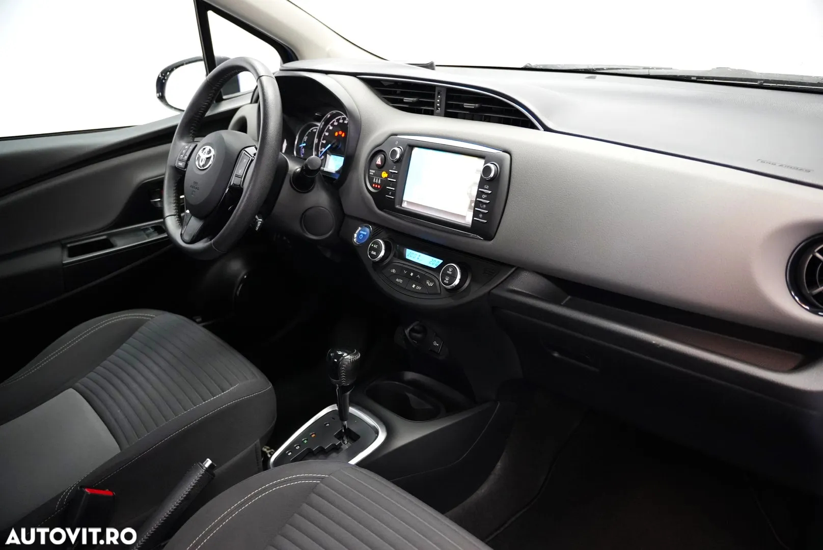 Toyota Yaris - 10