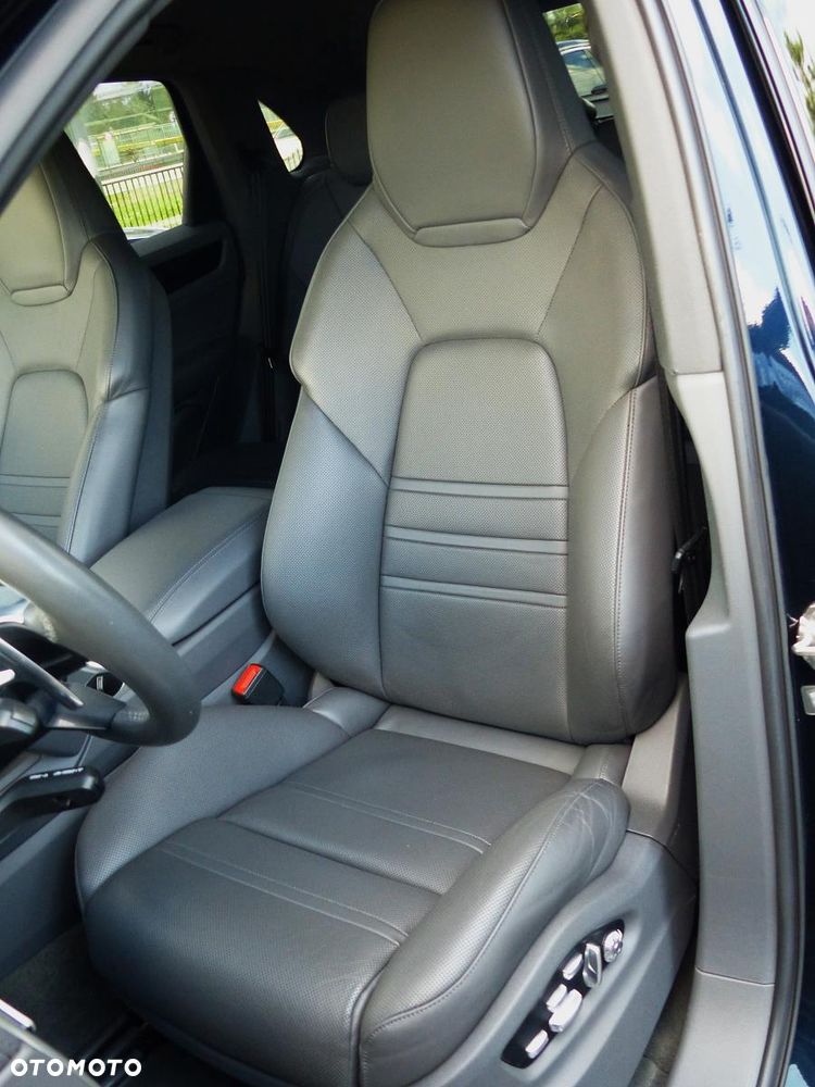 Porsche Cayenne Platinum Edition - 15