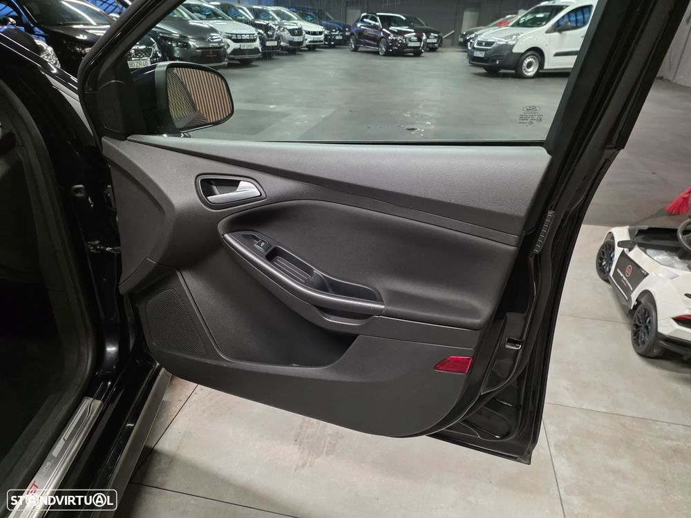 Ford Focus SW 1.5 TDCi ST-Line - 23