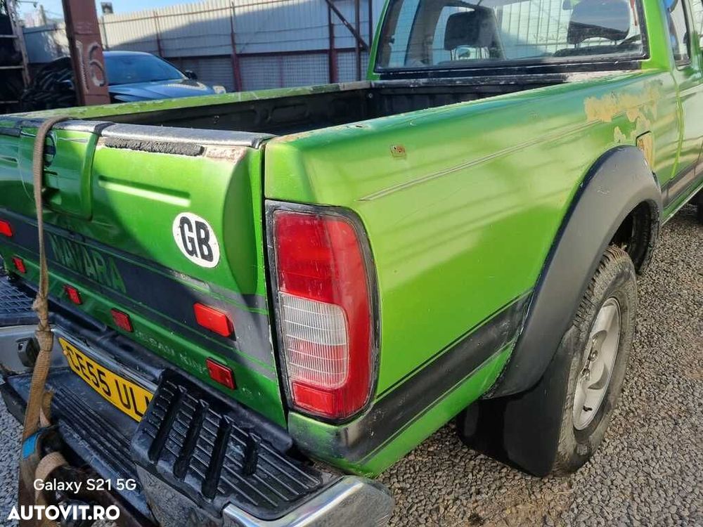Bena Nissan Navara D22 1998 - 2004 Verde (1347) - 2