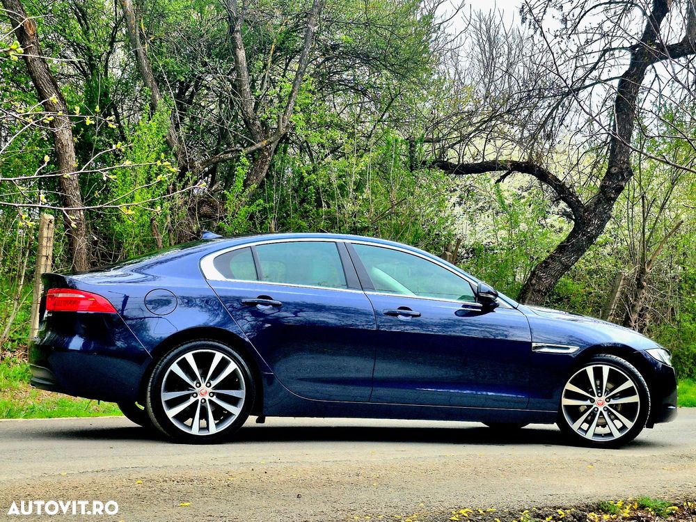 Jaguar XE 20d Aut. Portfolio - 11