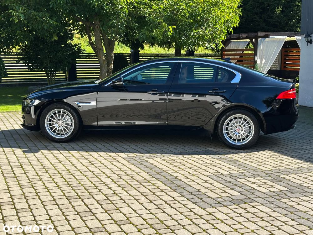 Jaguar XE 2.0 D R-Sport - 6