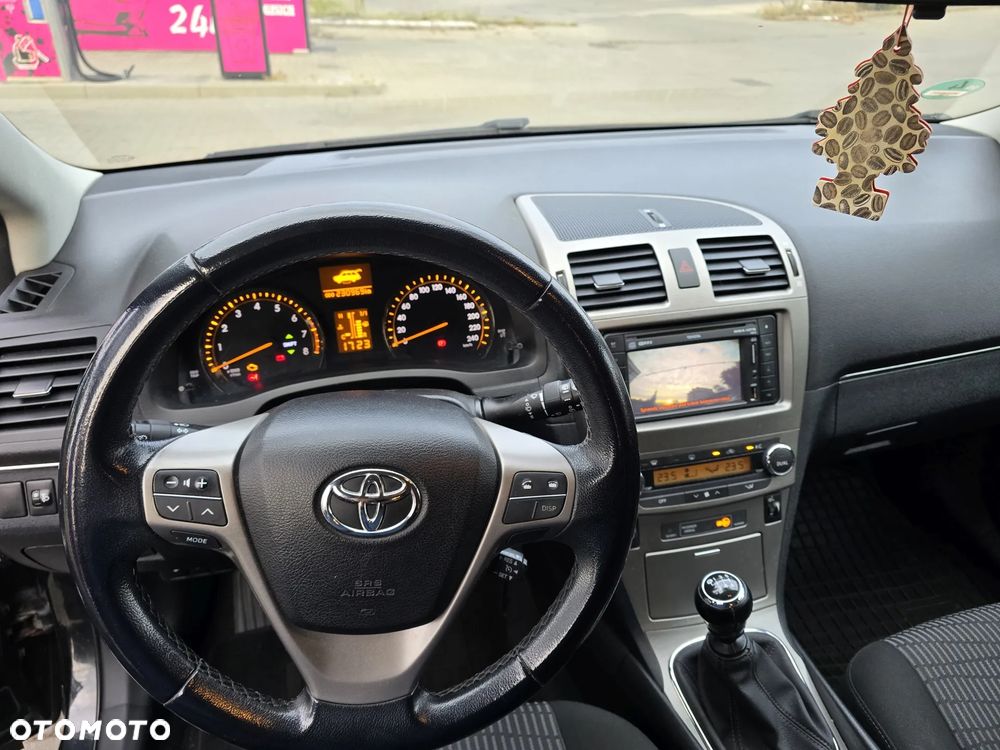 Toyota Avensis 1.6 Premium - 27