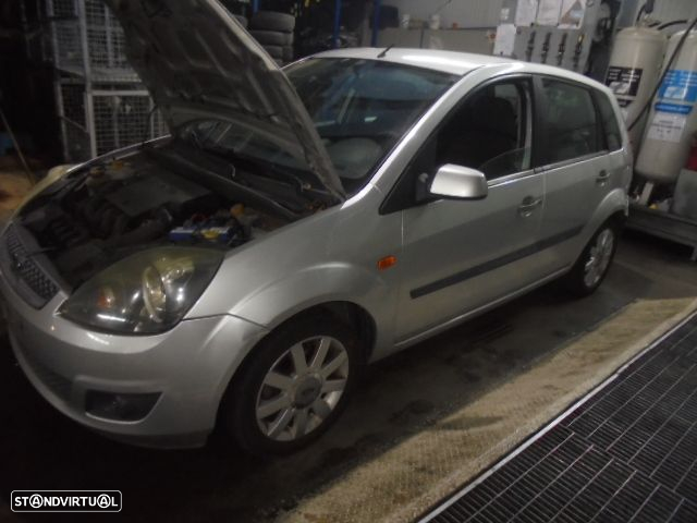 Carro MOT: FUJA FUJB  CBK  CXVEL:98WT7F096AC  B5/IB5 FORD FIESTA 5 2005 1.25 75CV 5P CINZA GASOLINA - 2