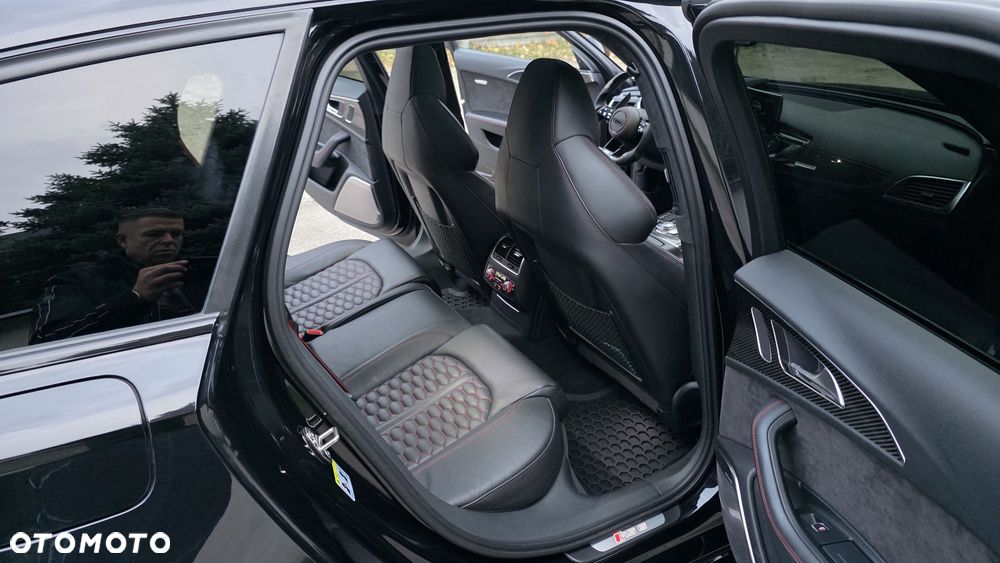 Audi RS6 Avant - 30