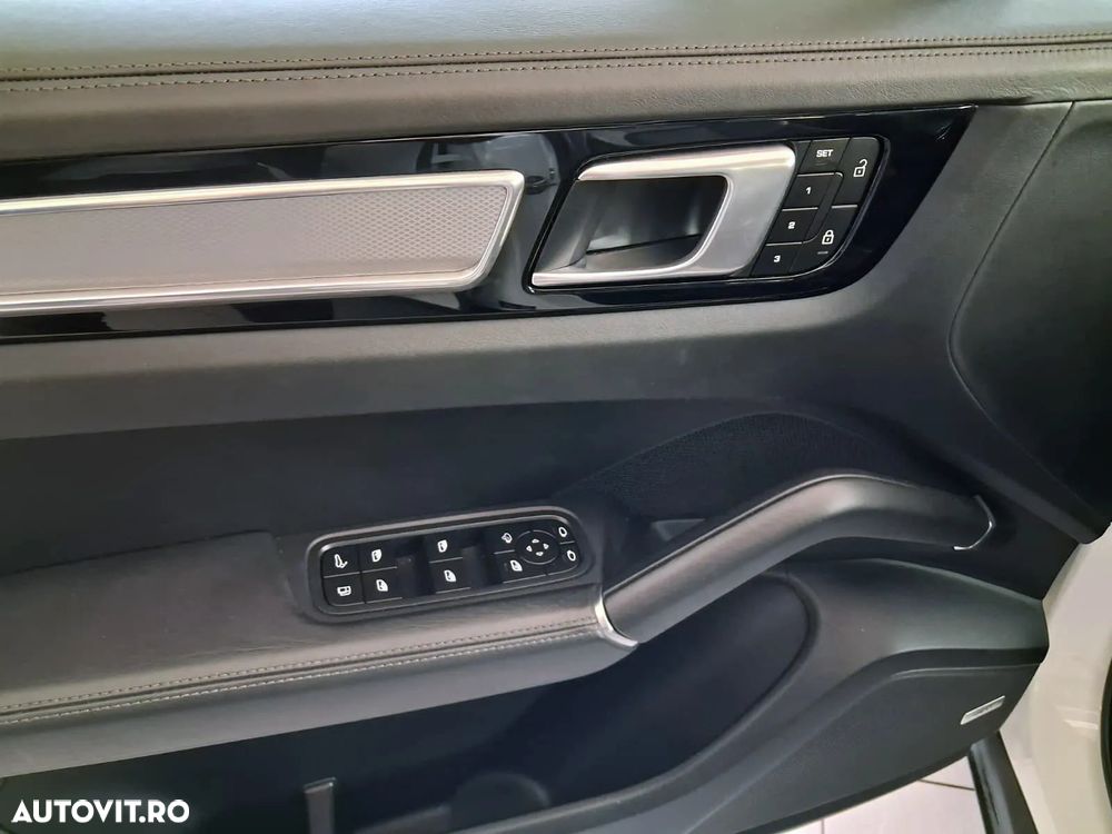Porsche Cayenne E-Hybrid Tiptronic S - 11