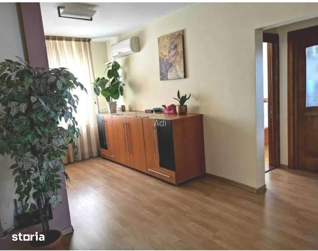 Vând schimb sau închiriez apartament 4 camere în Onești - Imagine principală: 4/8