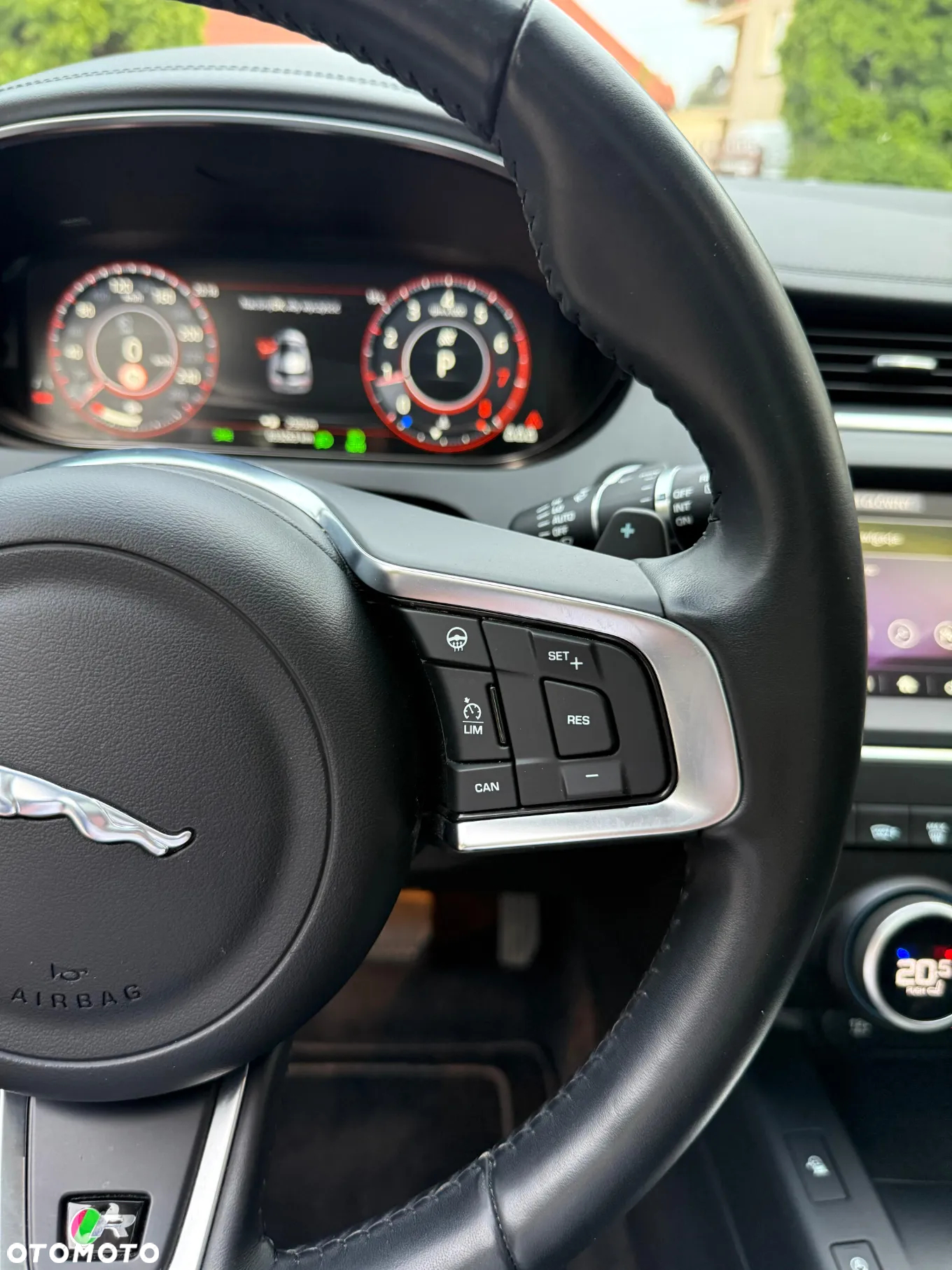 Jaguar E-Pace P250 AWD SE - 13