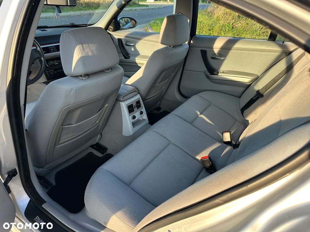 BMW Seria 3 320i - 10