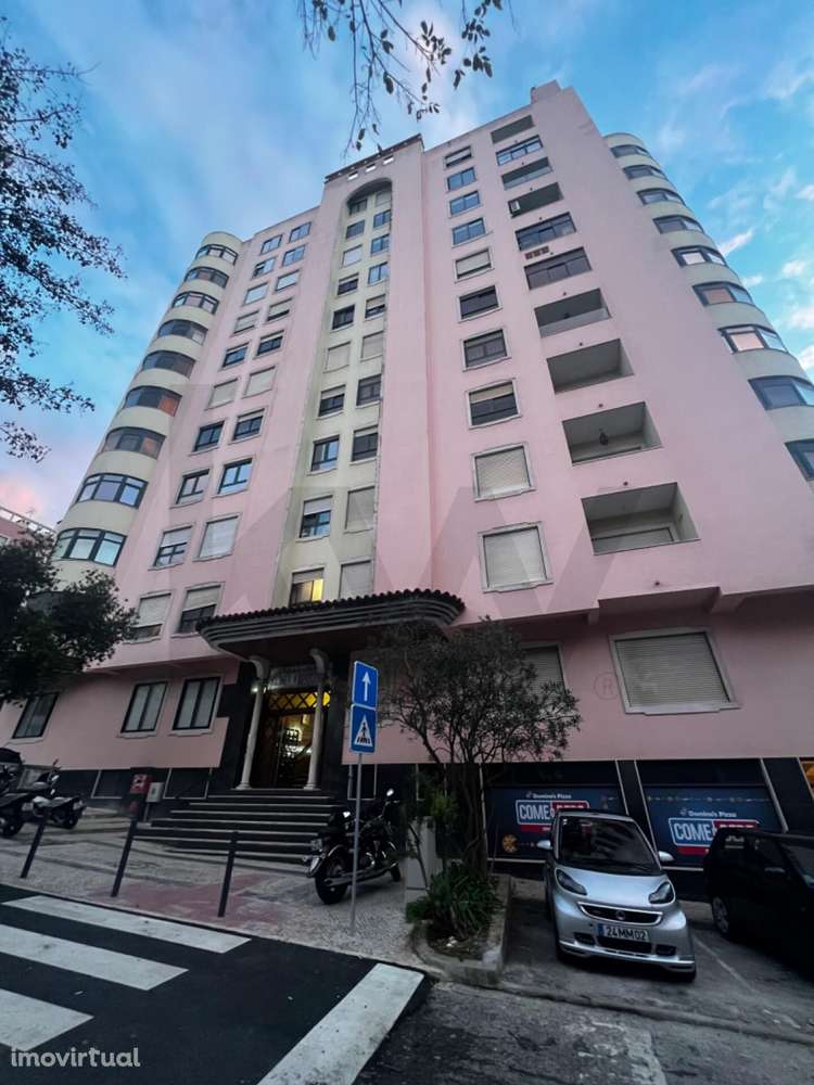 Apartamento t4 à venda , Av. Professor Dr. Egas Moniz I Dr.José Antóni - Grande imagem: 2/27