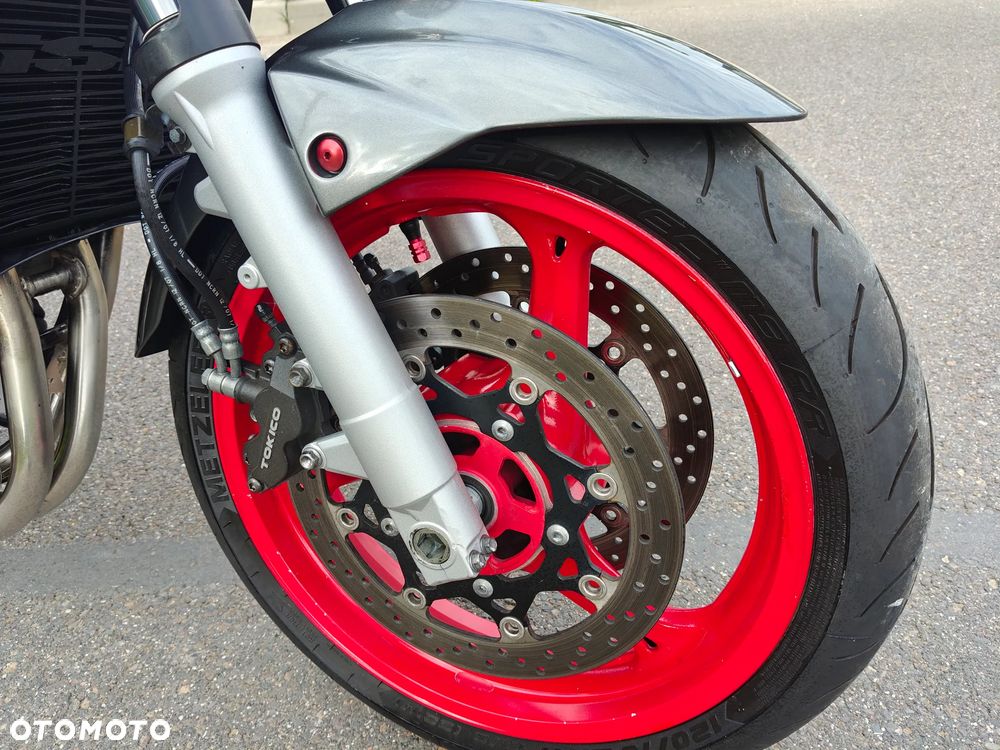Suzuki GSR - 12