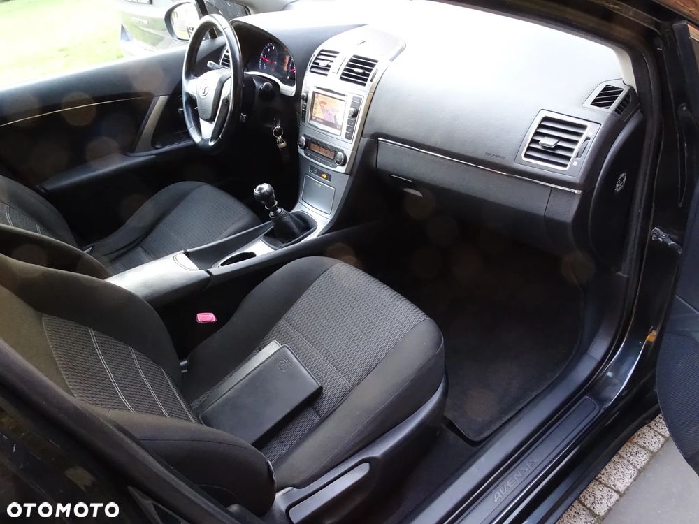 Toyota Avensis - 15