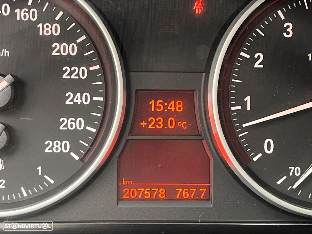 BMW 330 i - 32
