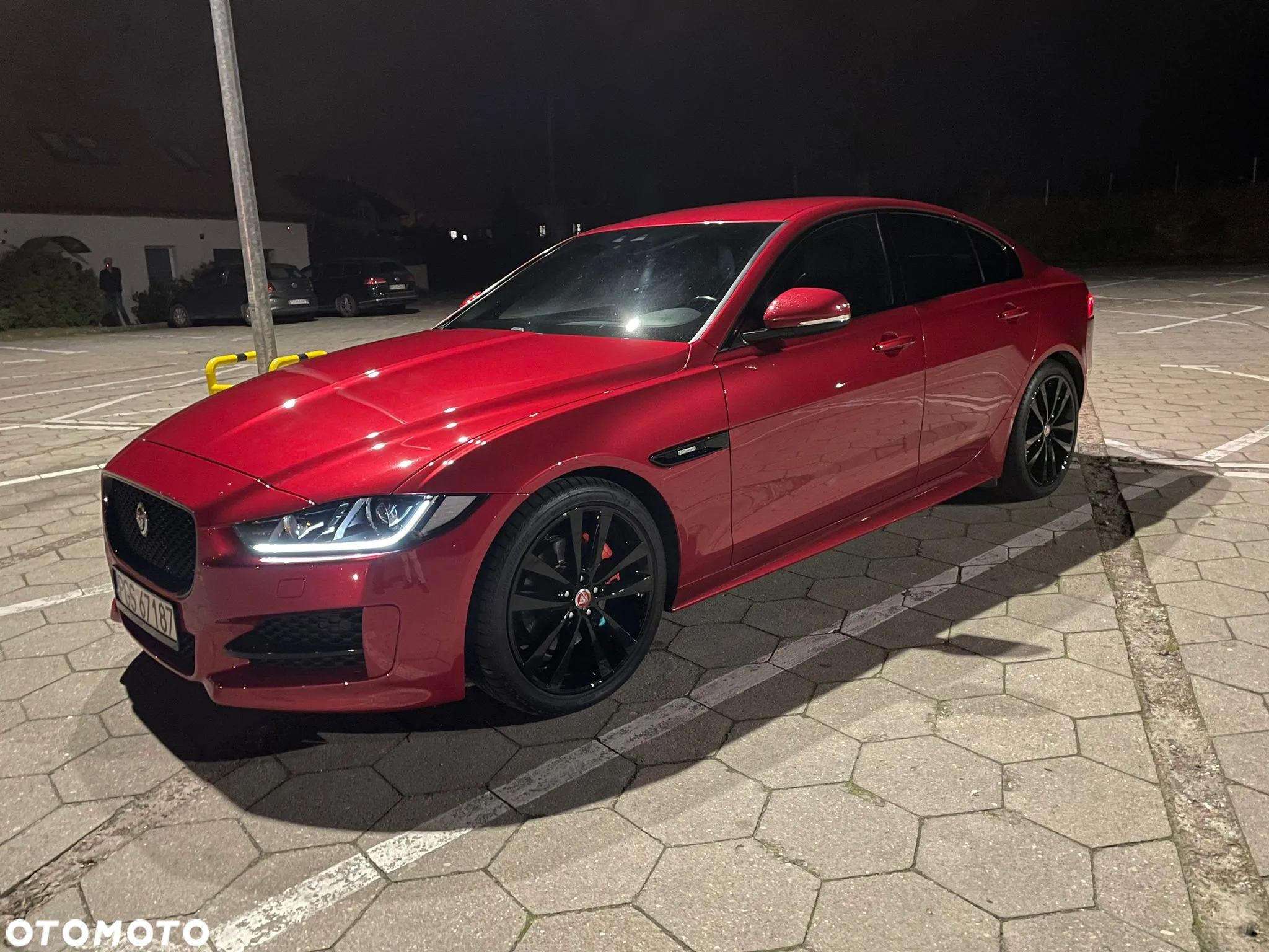 Jaguar XE 2.0 D R-Sport - 13