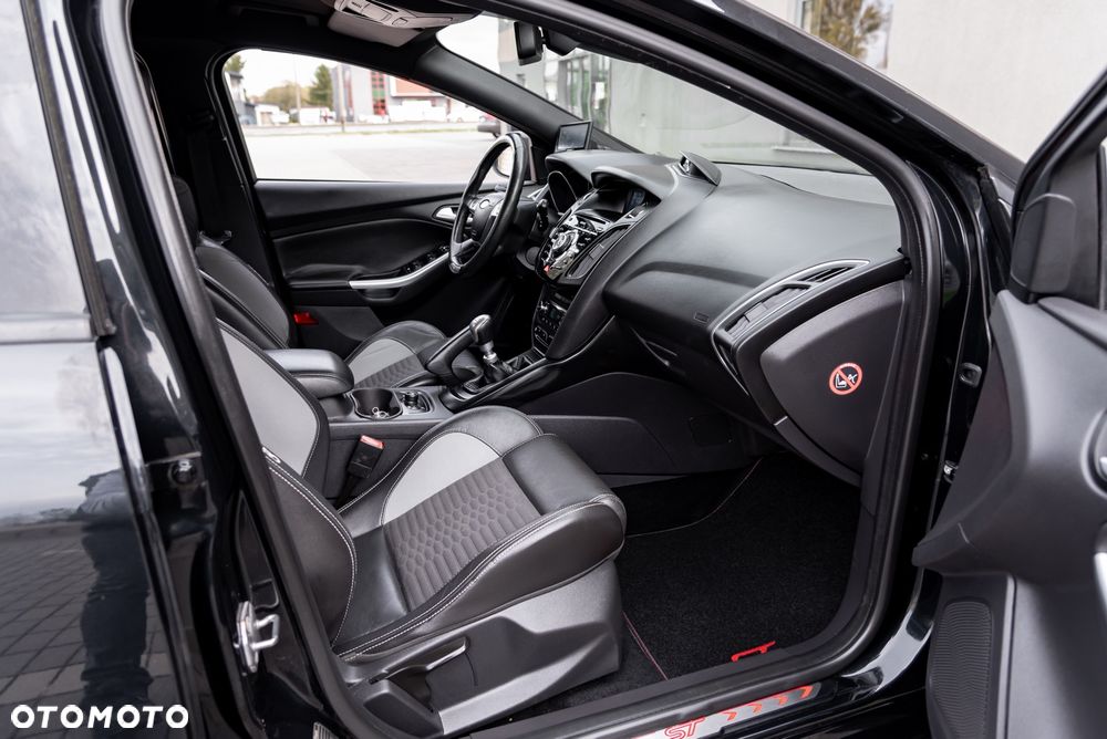 Ford Focus 2.0 EcoBoost ST - 22