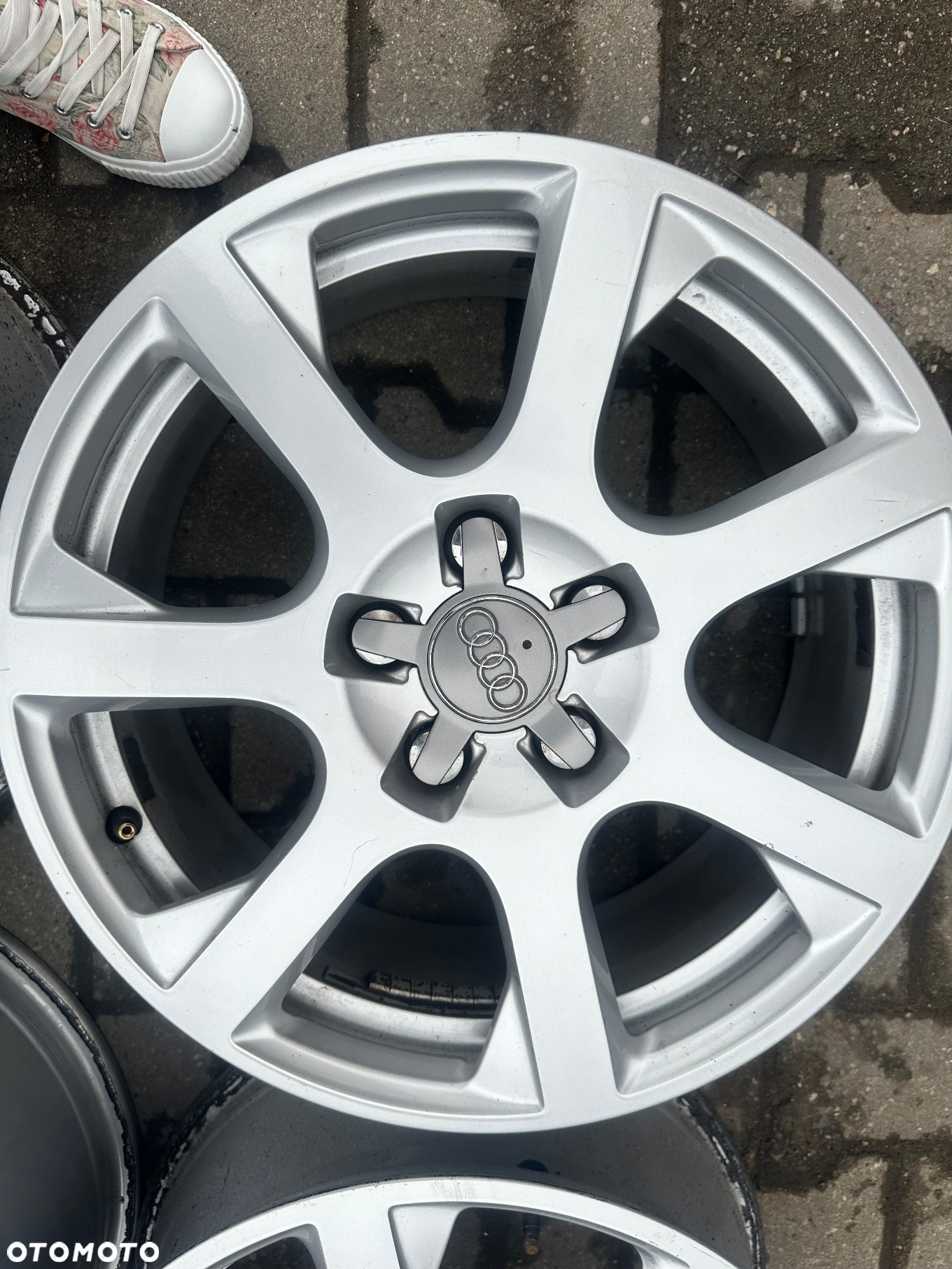 Felgi aluminiowe Audi Q5 A4 B8 B9 5x112 et 37 R17 - 4