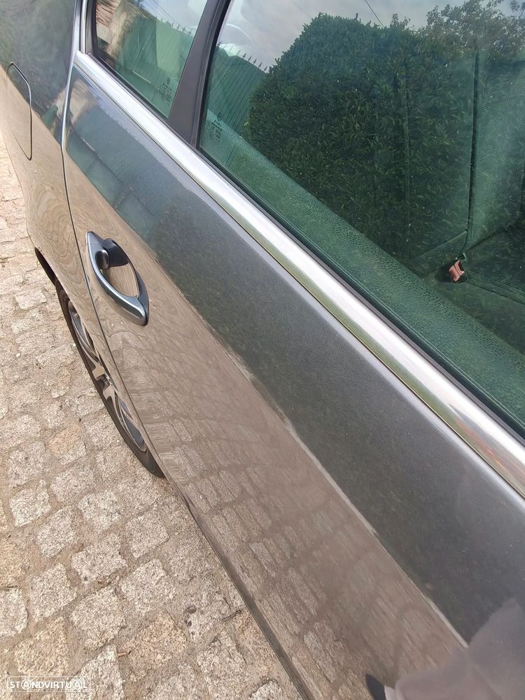 VW Jetta 1.9 TDi Confortline - 34