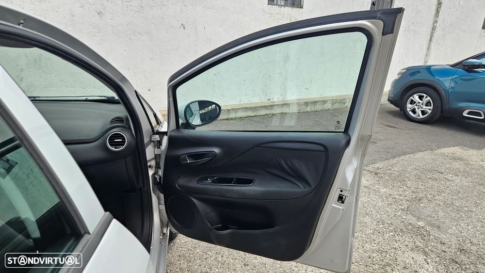 Fiat Punto 1.2 Lounge S&S - 27