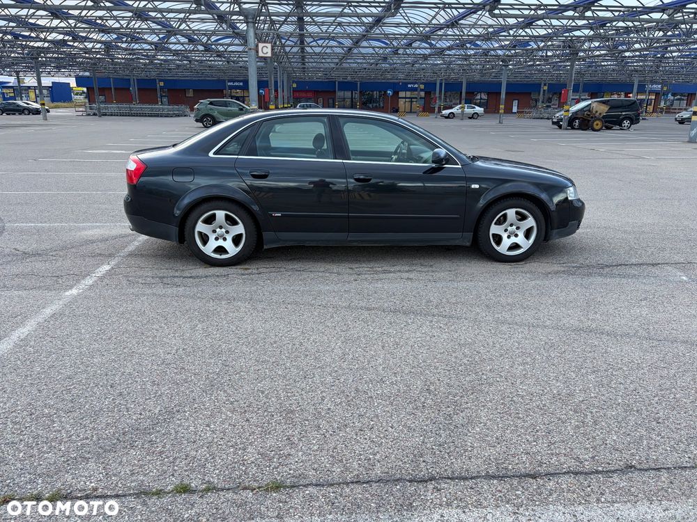 Audi A4 Limousine - 3