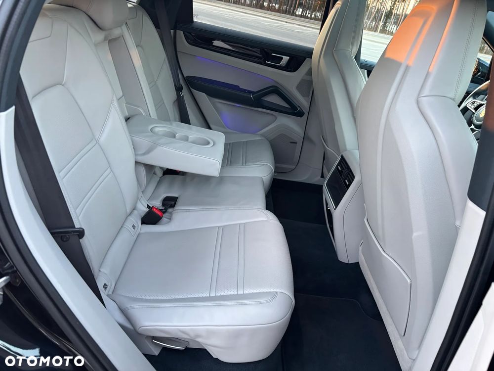 Porsche Cayenne Platinum Edition - 29