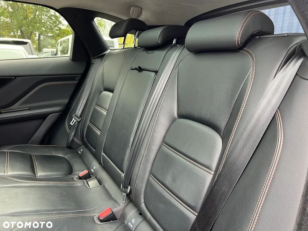 Jaguar F-Pace 25t AWD Prestige - 16