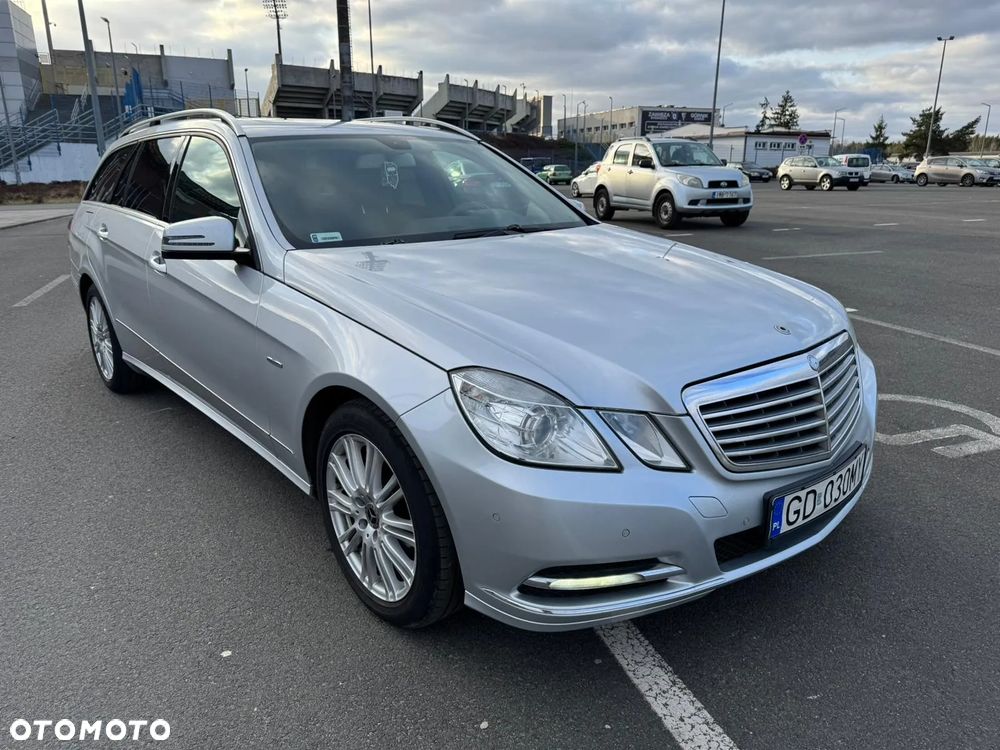 Mercedes-Benz Klasa E 200 CDI DPF BlueEFFICIENCY 7G-TRONIC Elegance - 3