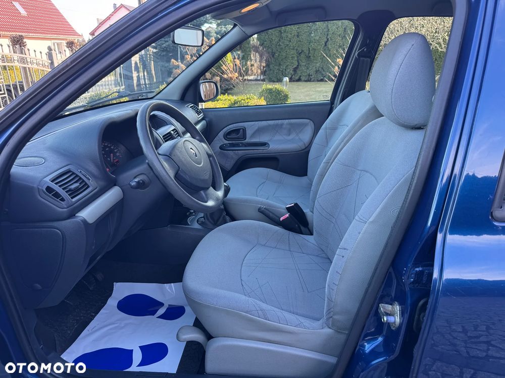 Renault Clio 1.2 16V Emotion - 24