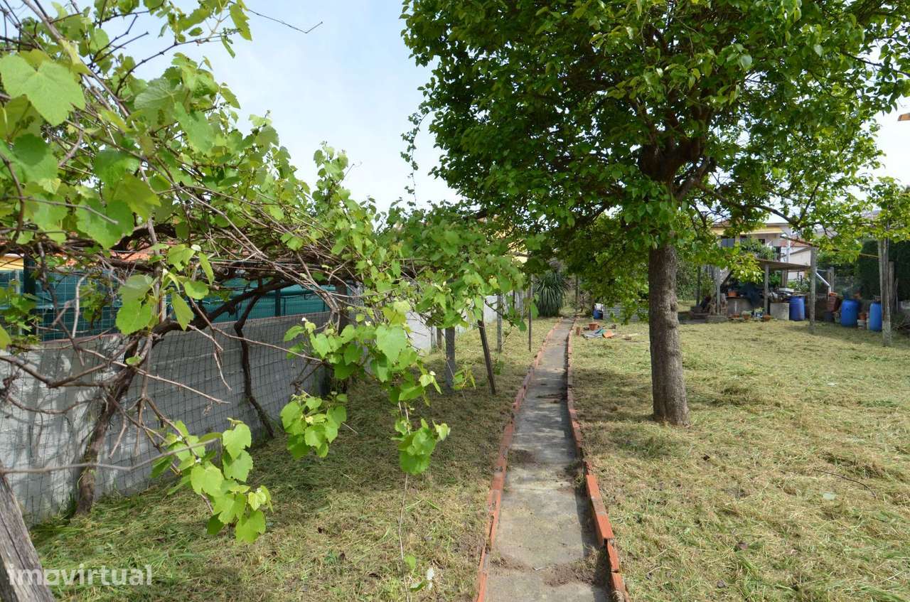 Terreno urbano com 880,55 m² - Oliveira do Douro, Vila Nova de Gaia.