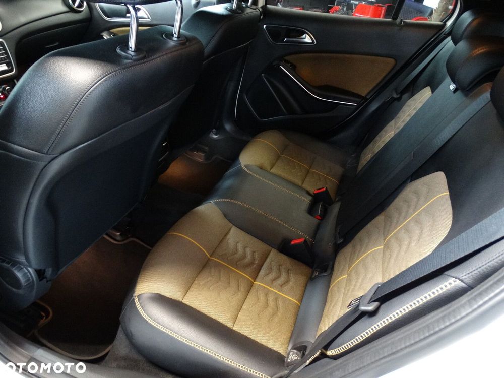 Mercedes-Benz GLA - 25