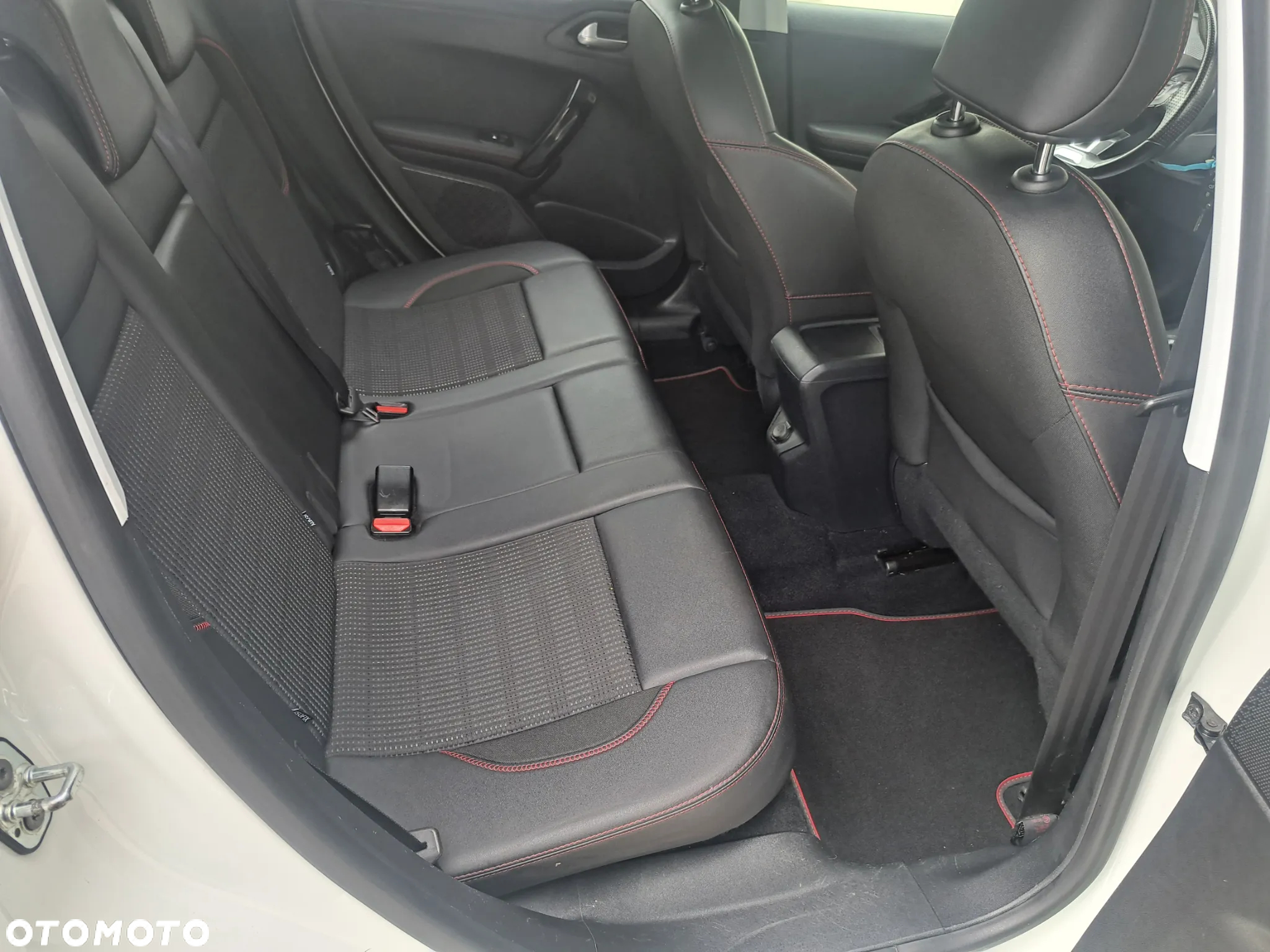 Peugeot 2008 1.2 Pure Tech Allure S&S EAT6 - 16