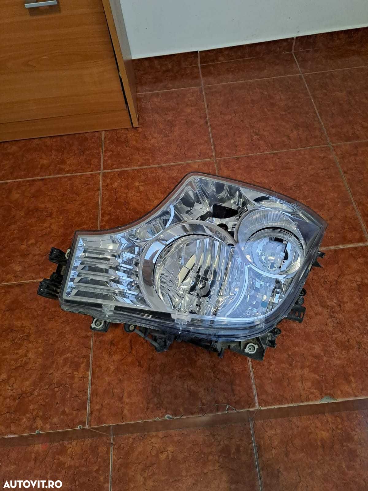 Far stanga original Mercedes Actros MP4 cod A9608200439 - 1