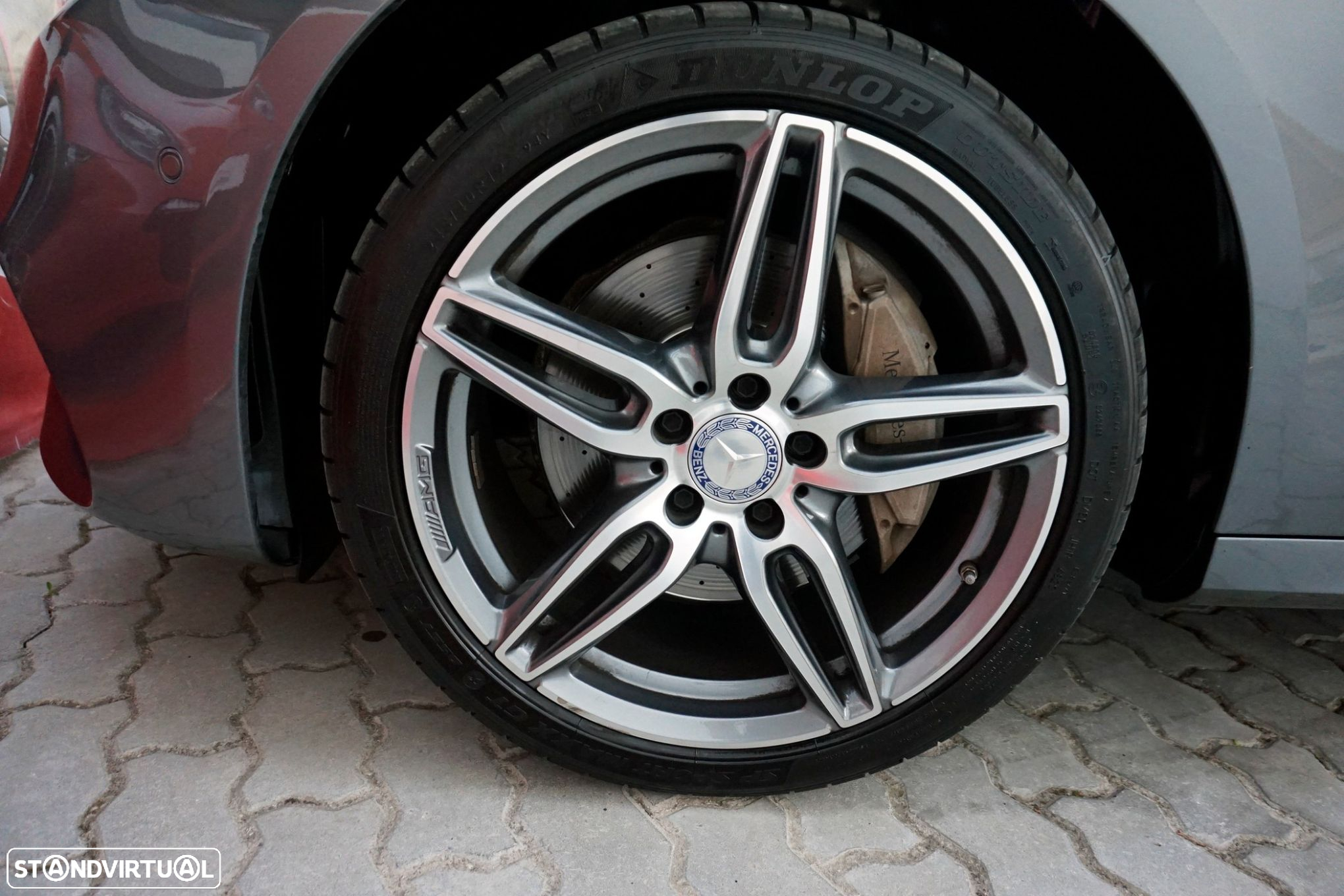 Mercedes-Benz E 220 d AMG designo - 36