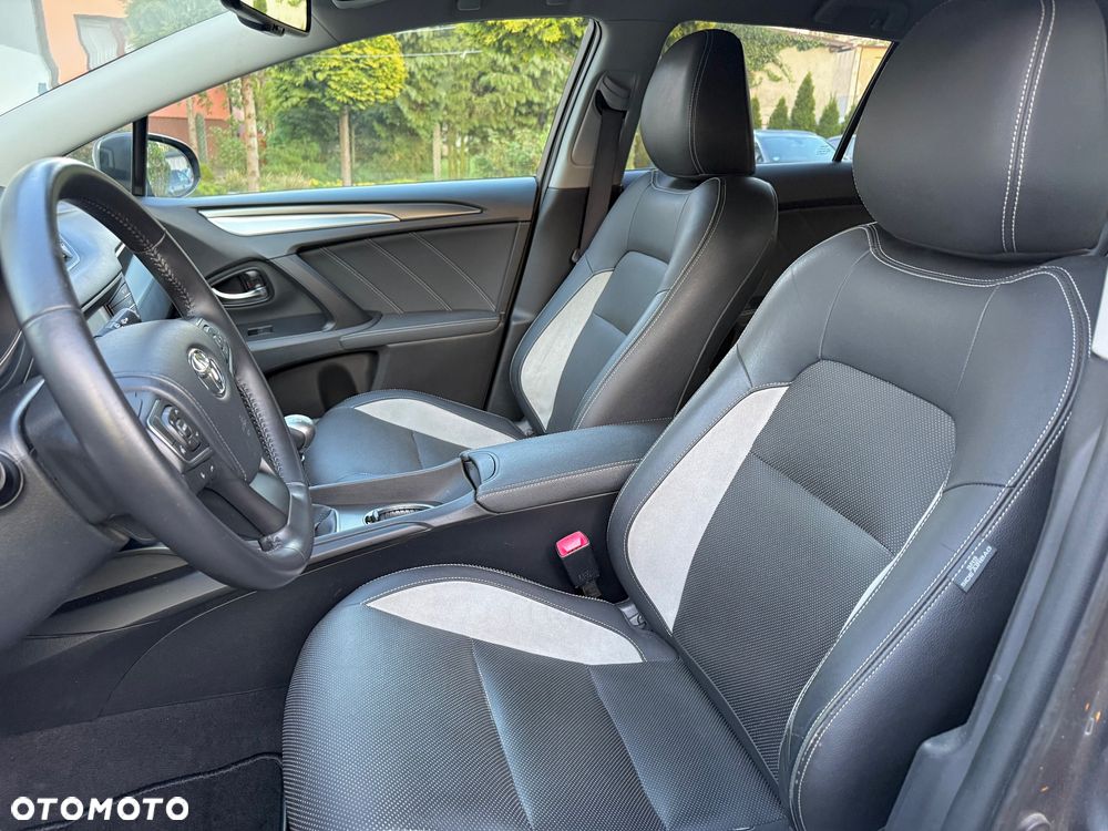 Toyota Avensis Touring Sports 1.8 Executive - 19