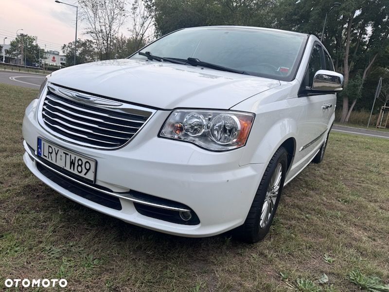 Chrysler Town & Country 3.6 Limited - 14