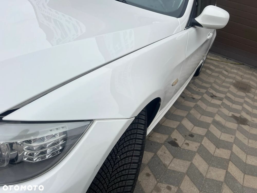 BMW E90 BŁOTNIK LEWY ALPINEWEISS 3 - 2