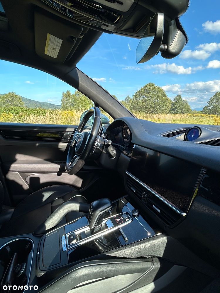 Porsche Cayenne Platinum Edition - 25