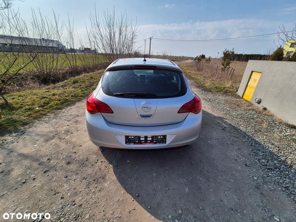 Opel Astra 1.6 Design Edition - 19