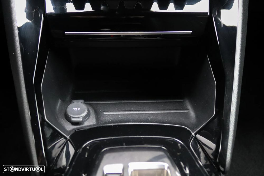 Peugeot e-2008 50 kWh GT - 21