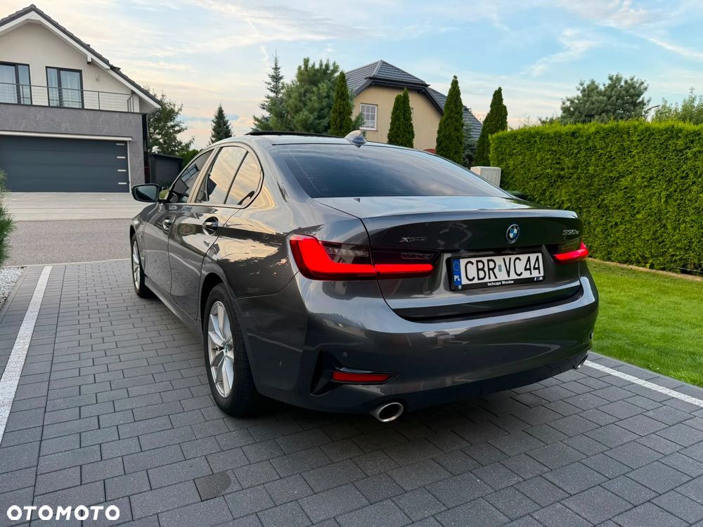 BMW Seria 3 330e xDrive - 34