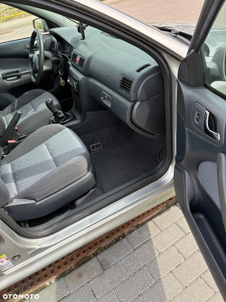 Skoda Octavia 1.6 Tour - 7