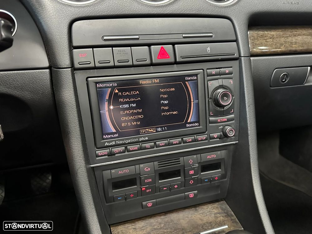Audi A4 Cabrio 2.0 TDi Exclusive - 33