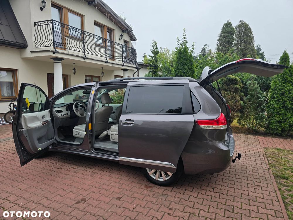 Toyota Sienna 3.5 V6 XLE AWD - 16