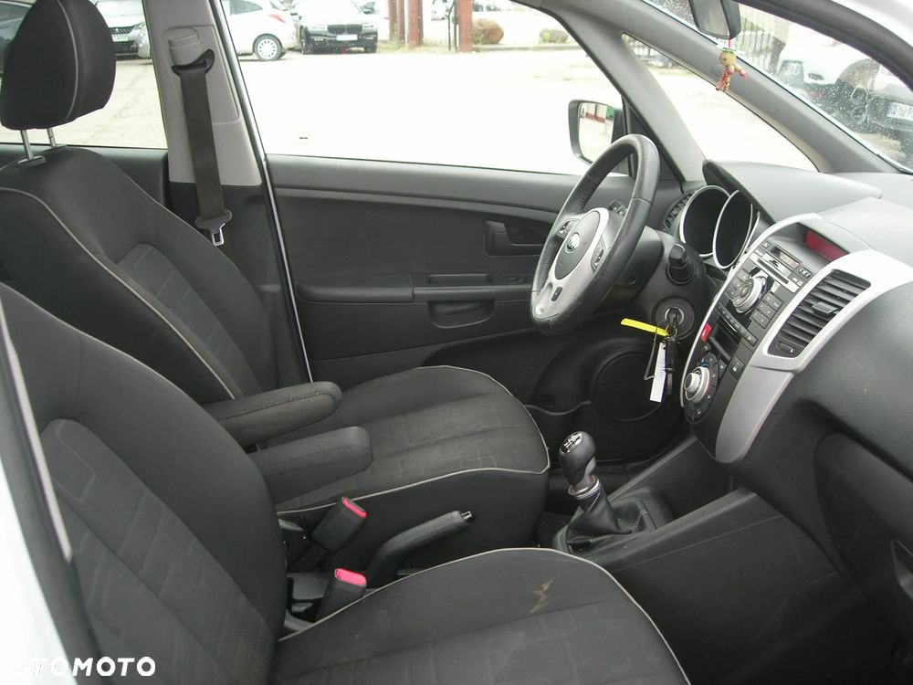 Kia Venga - 23