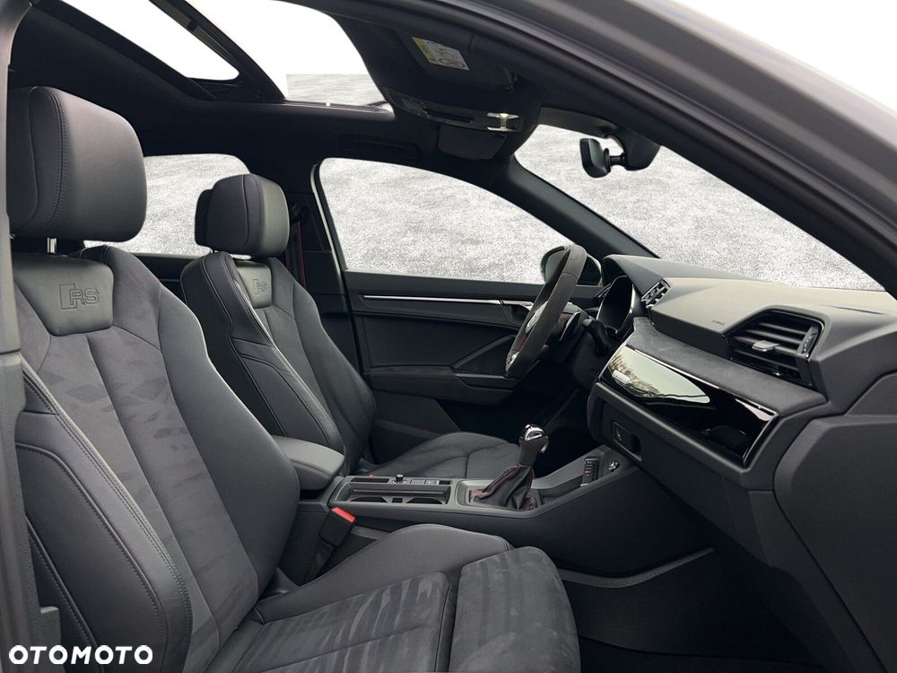 Audi RS Q3 Sportback - 16