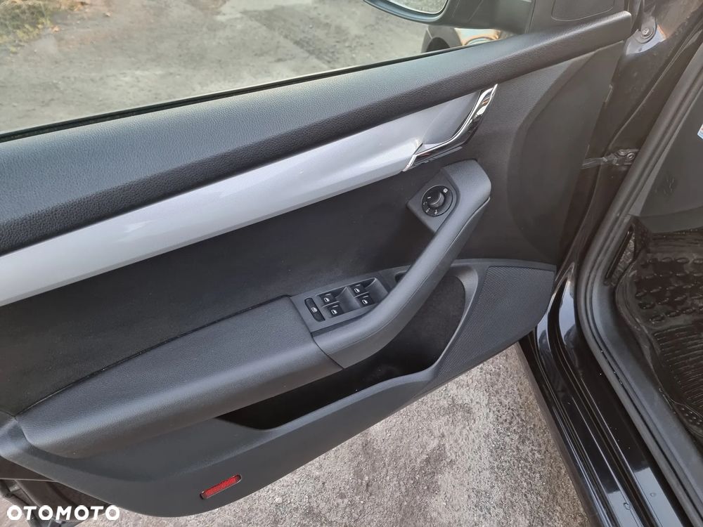 Skoda Octavia 1.6 TDI Ambiente DSG - 16