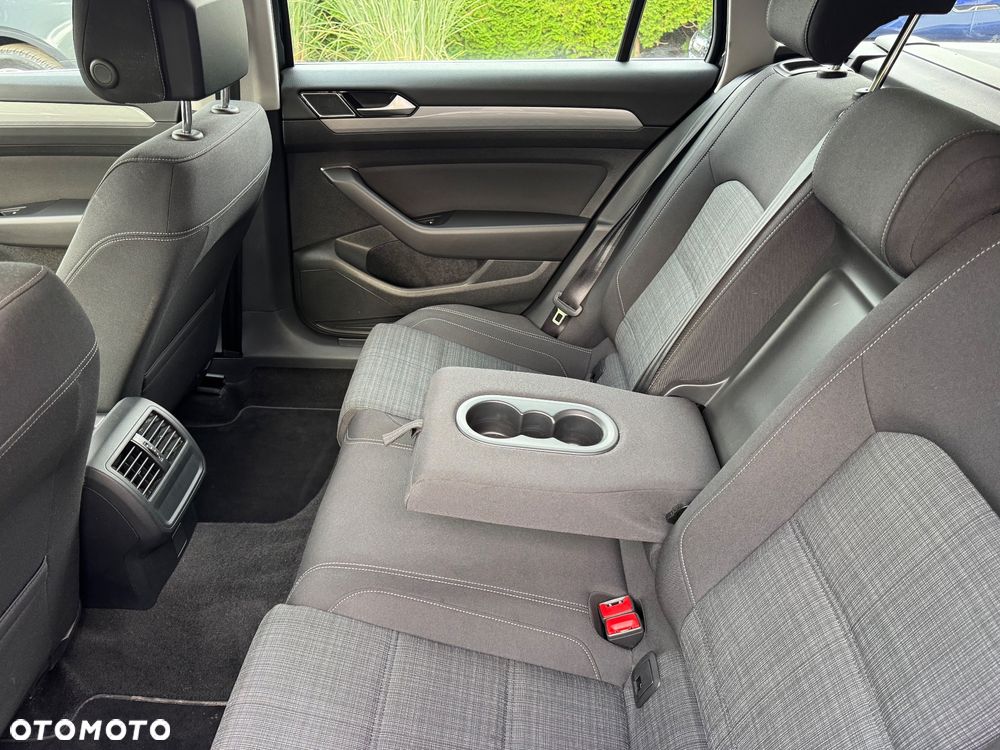 Volkswagen Passat 2.0 TSI Business DSG - 12